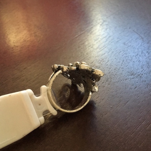 Guess Ring - Picture 5 of 6